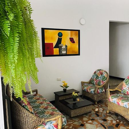 Hotel Maceo Melgar Extérieur photo
