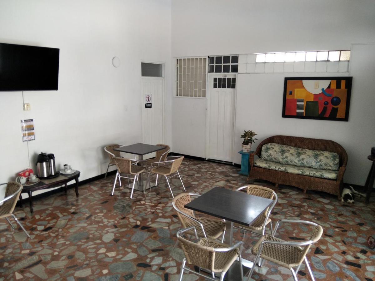 Hotel Maceo Melgar Extérieur photo
