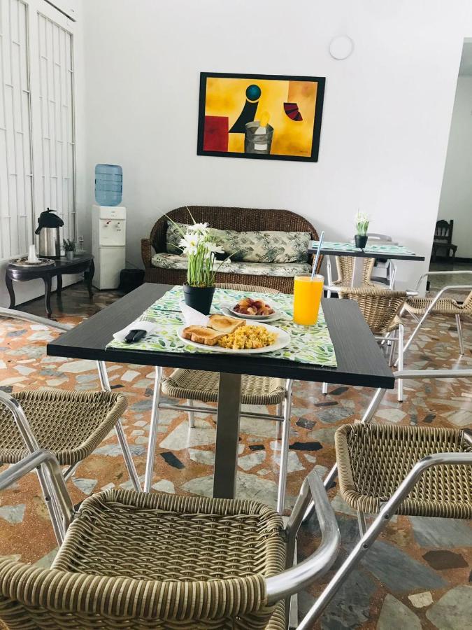 Hotel Maceo Melgar Extérieur photo