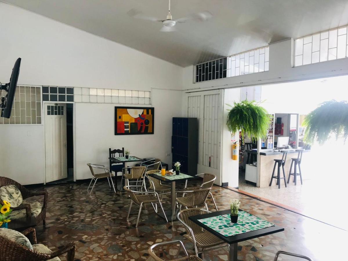 Hotel Maceo Melgar Extérieur photo